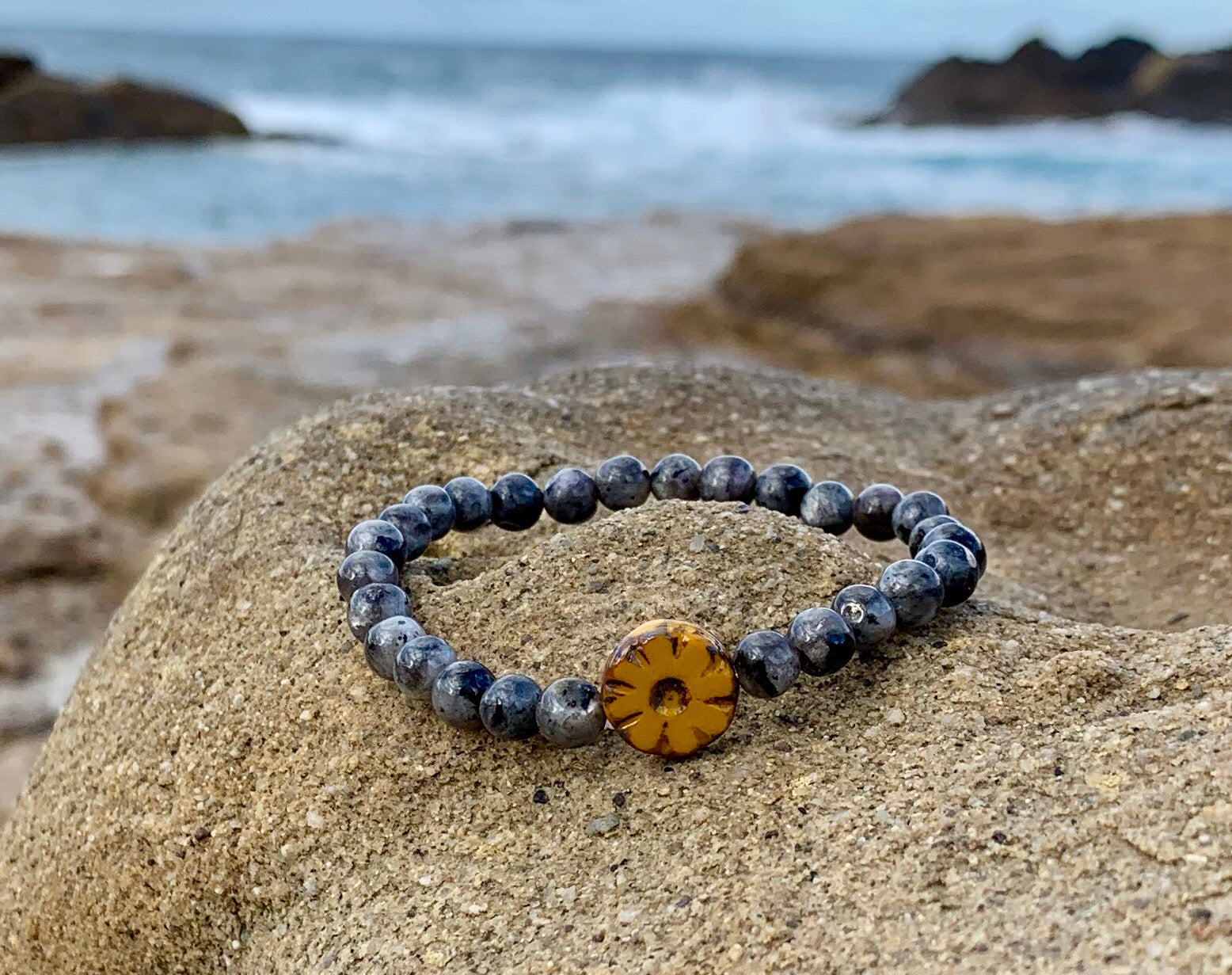 Czech glass flower and labradorite bead bracelet