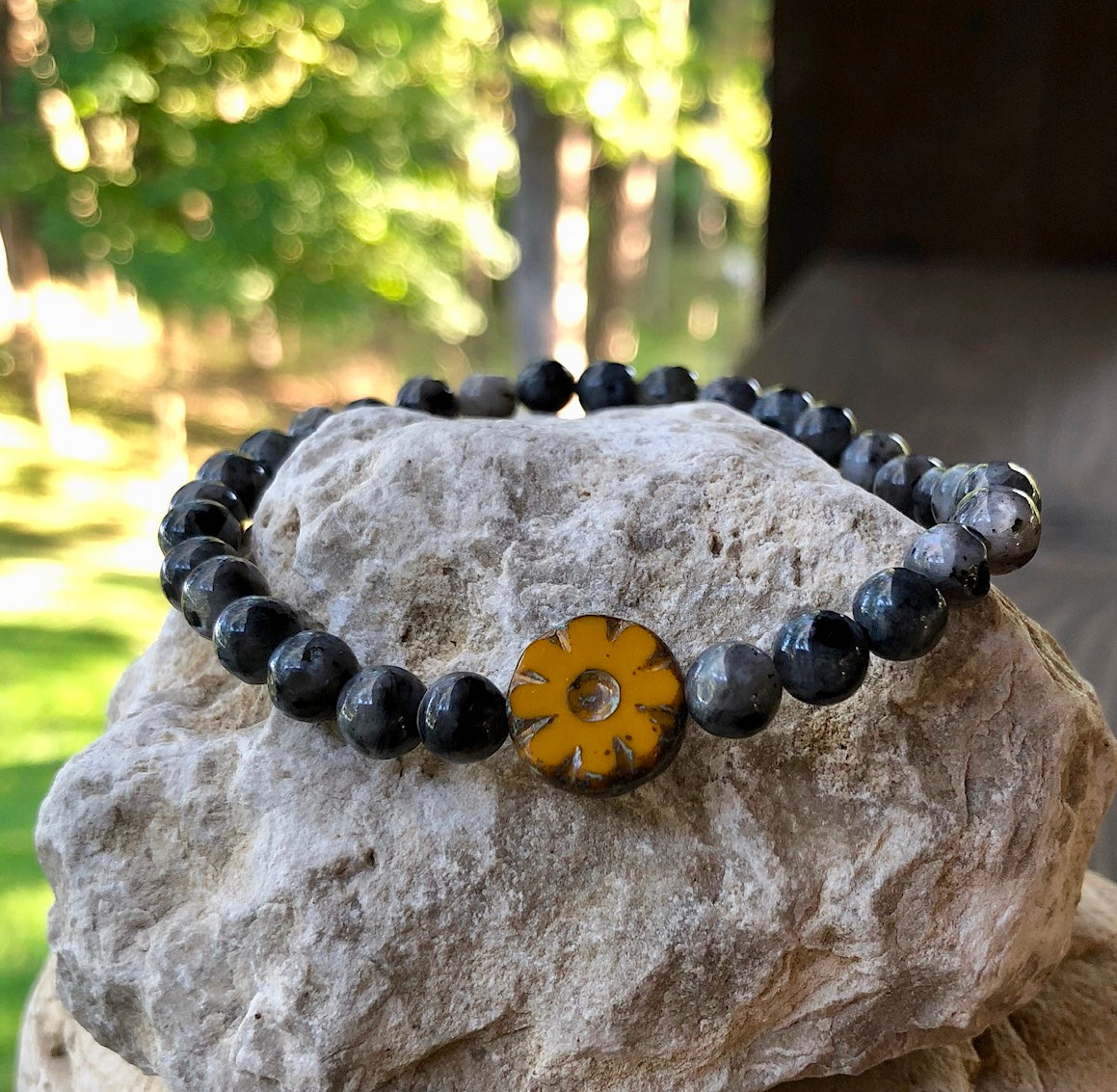 Czech glass flower and labradorite bead bracelet